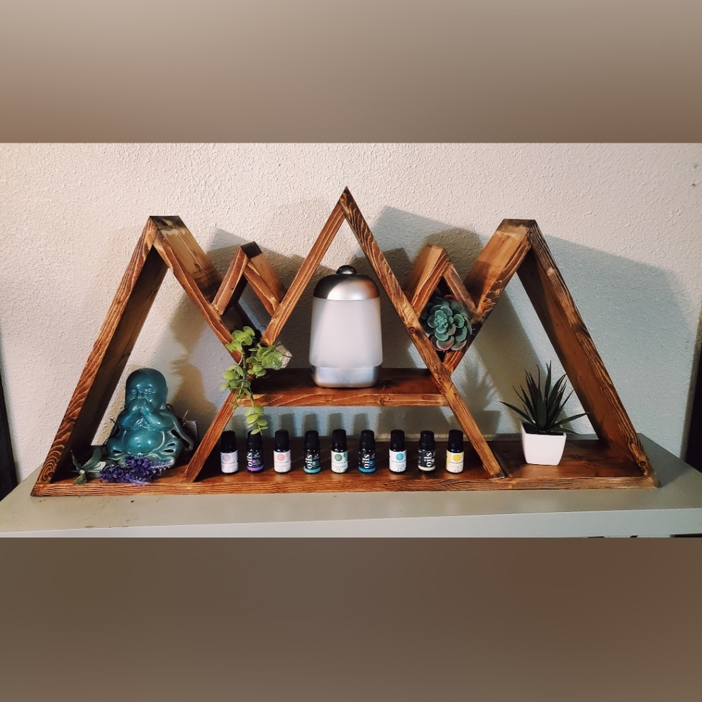 Beautiful 5 Peak Mountain Oil Shelf
